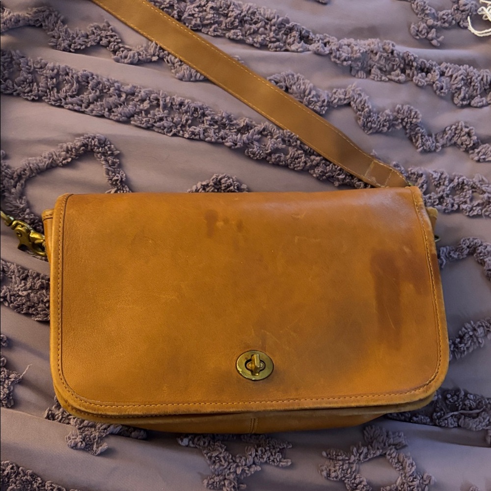 Leather vintage Coach Crossbody clutch Bag in Cognac  1970’s